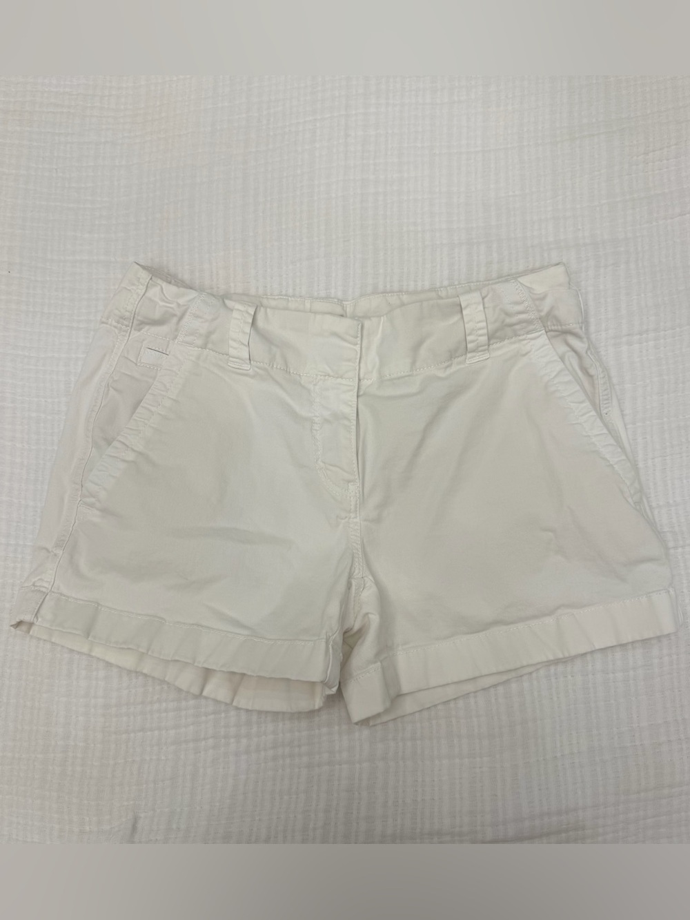 vineyard vines white low rise mini shorts
